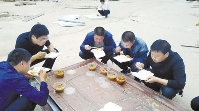 為了“創(chuàng)衛(wèi)”，他們蠻拼的