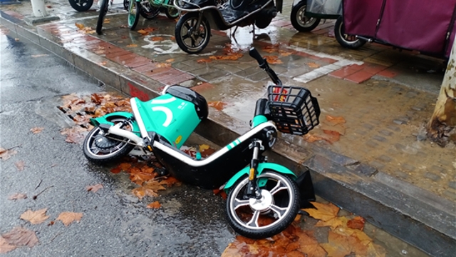 請(qǐng)把車(chē)子放好吧！