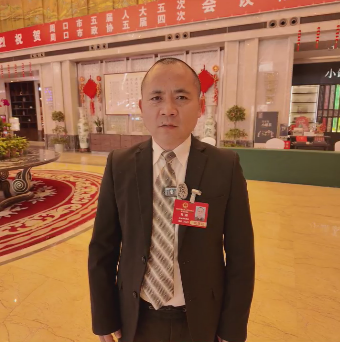 讓每個(gè)孩子身上有汗，眼里有光，一生向陽(yáng)